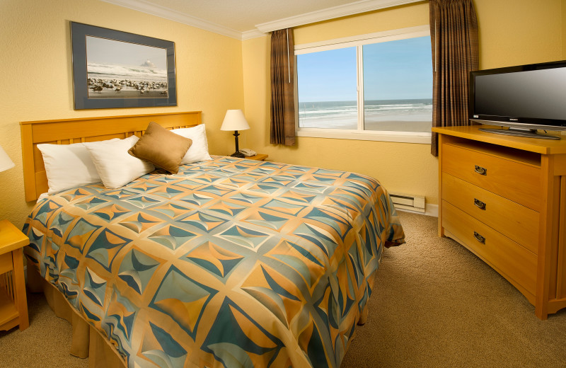 Guest bedroom at The Tolovana Inn.