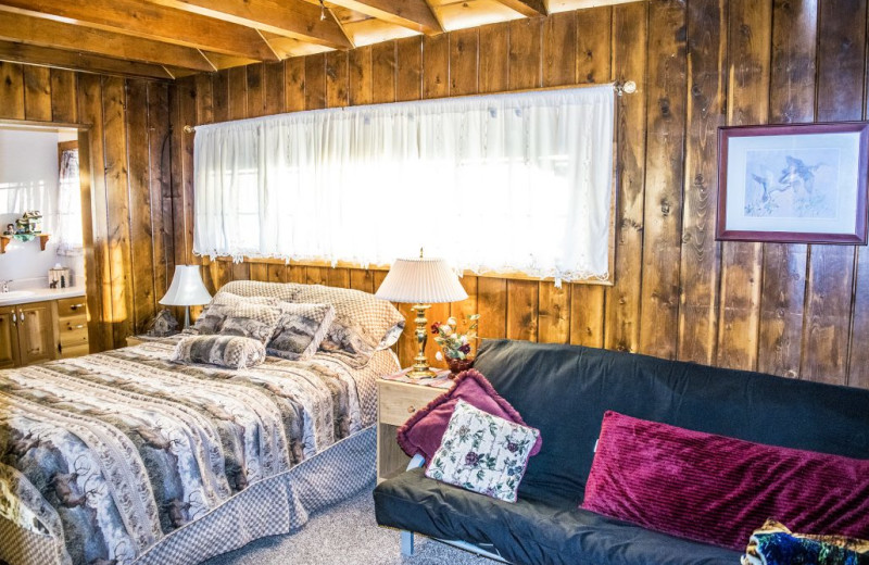 Bedroom at Alpine Forest Lodge.