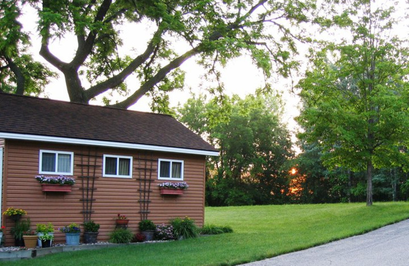 Cabin exterior at Dickerson's Lake Florida Resort.