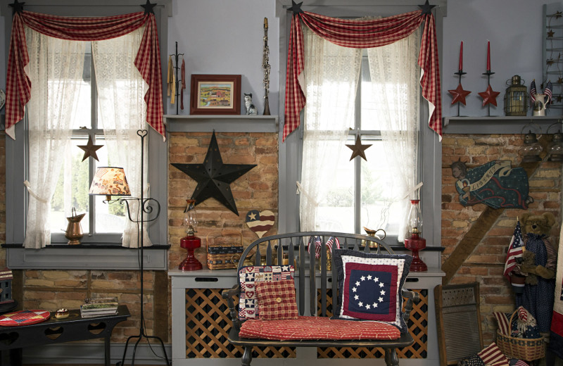 Living room at 1825 Inn Bed & Breakfast