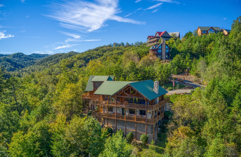 Exterior view of American Patriot Getaways - Great View Lodge.