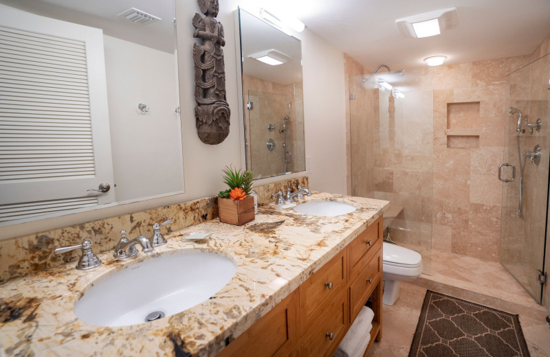 Rental bathroom at 1800 Atlantic, All Florida Keys Property Management.