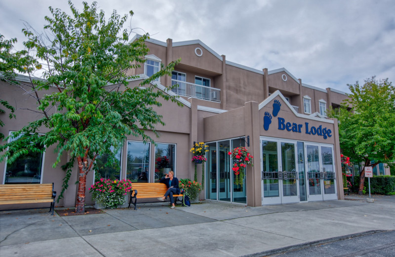 Exterior view of Bear Lodge at Wedgewood Resort.