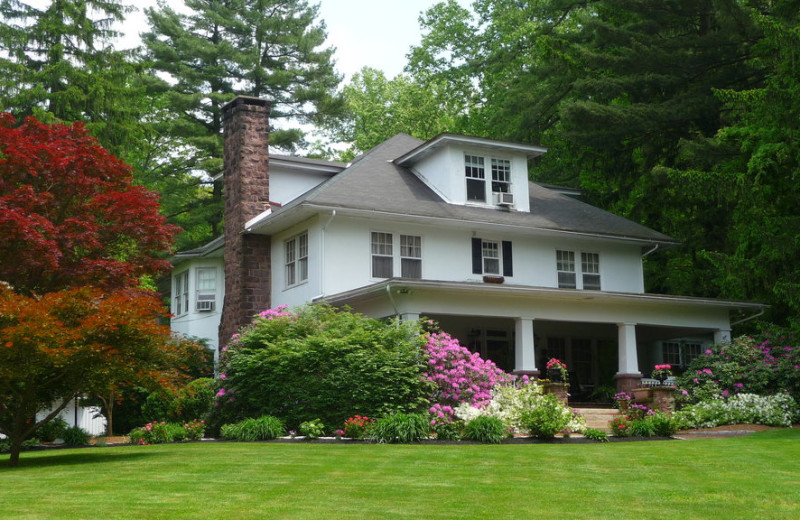 Exterior view of Mt. Gretna Inn.