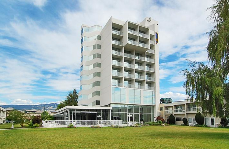 Exterior view of Best Western Inn - Kelowna.