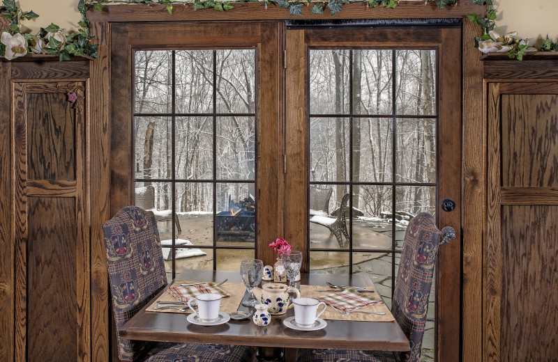 Dining at Glenlaurel Scottish Inn & Cottages.