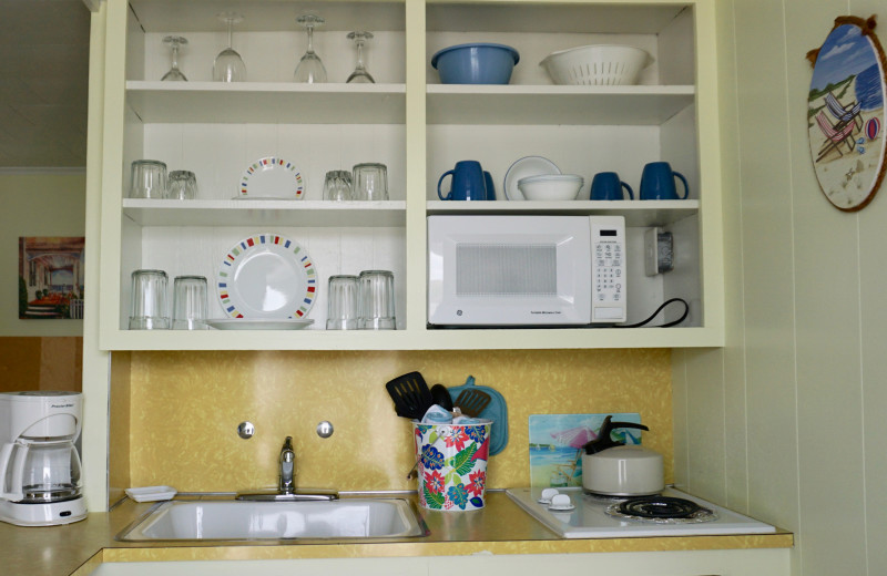 Guest dishes at Moontide Motel, Cabins and Apartments.