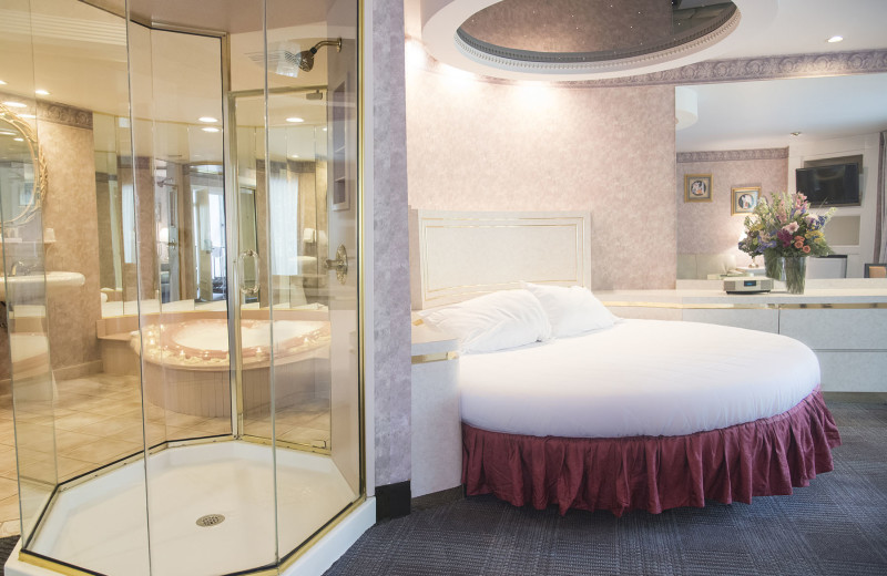 Guest room at Cove Haven Entertainment Resorts.