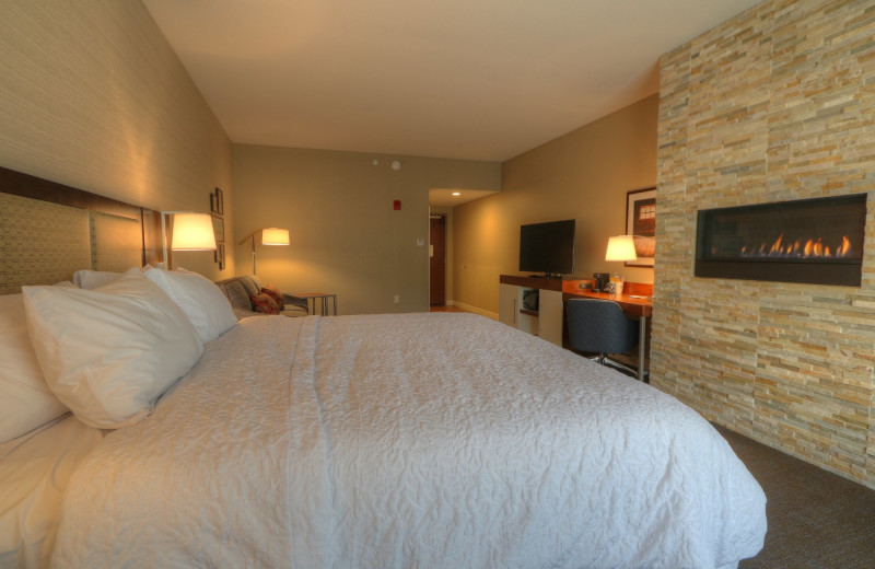 Guest room at Hampton Inn Gatlinburg Historic Nature Trail.