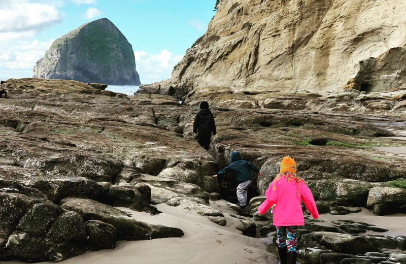 Hiking at Kiwanda Coastal Properties.