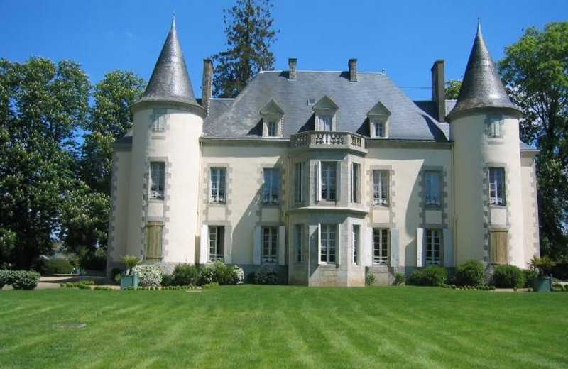 Exterior view of Château du Breuil.