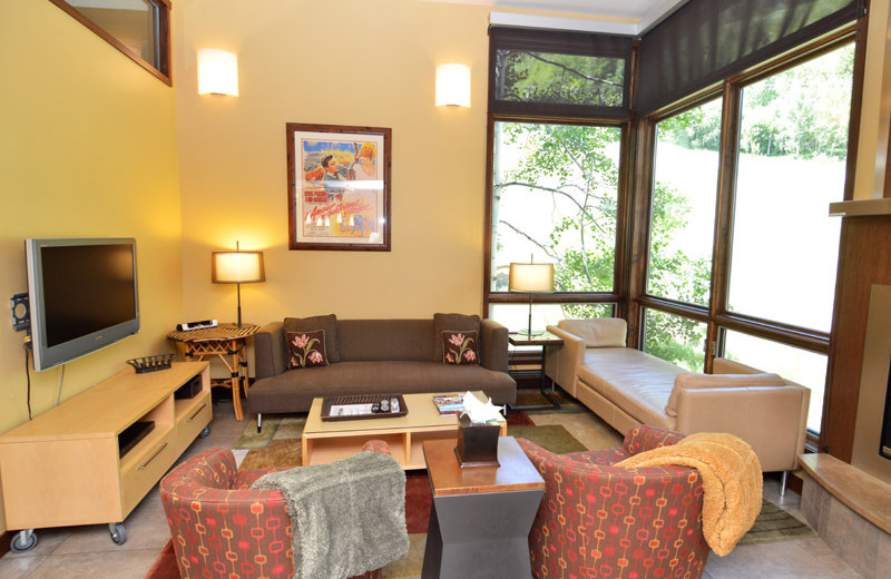 Rental living room at Frias Properties of Aspen - Mountain Queen #5.