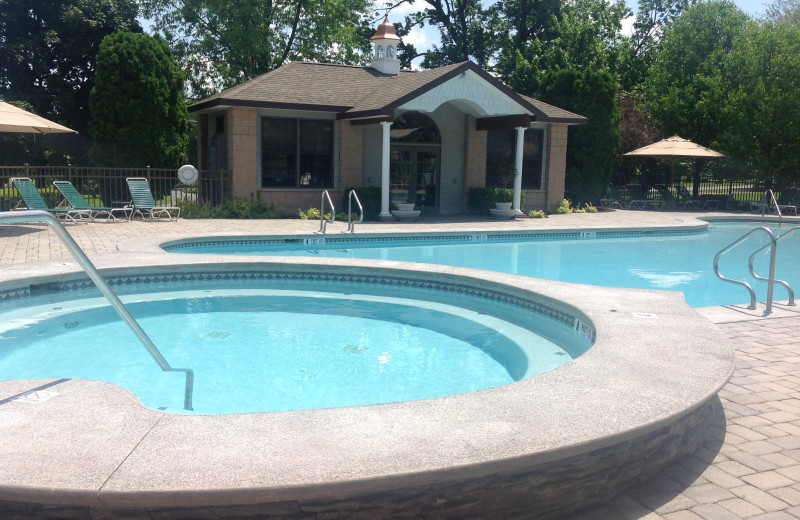 Outdoor hot tub at Central House Family Resort.