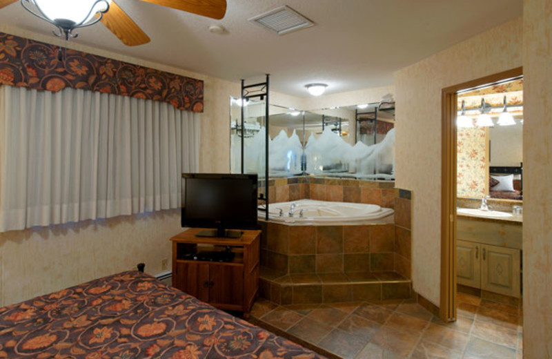 Jacuzzi guest room at Douglas Fir Resort & Chalets.