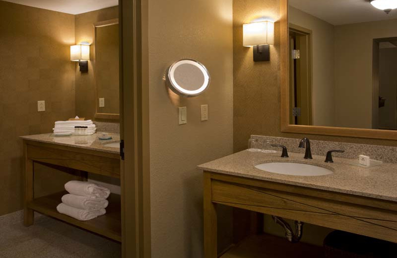 Guest bathroom at Eldorado Hotel.