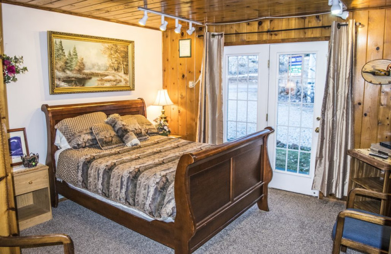 Bedroom at Alpine Forest Lodge.