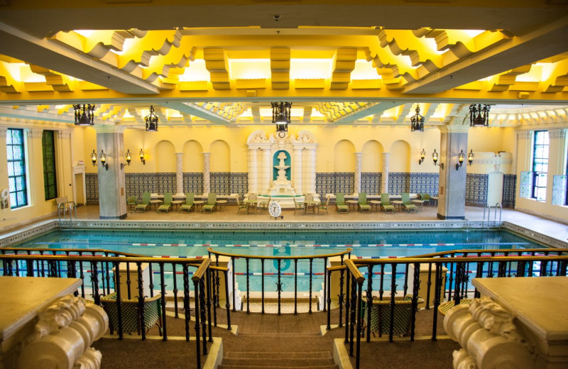 Outdoor pool at InterContinental Chicago.