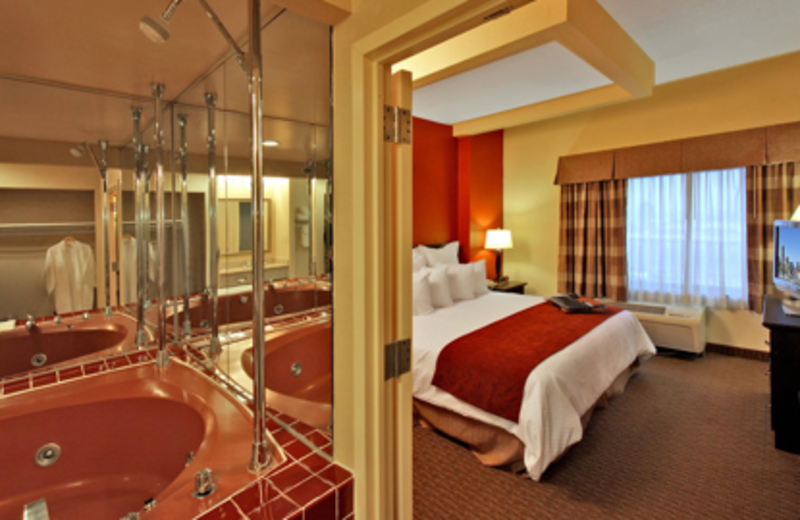 Whirlpool suite at Best Western Baltimore.