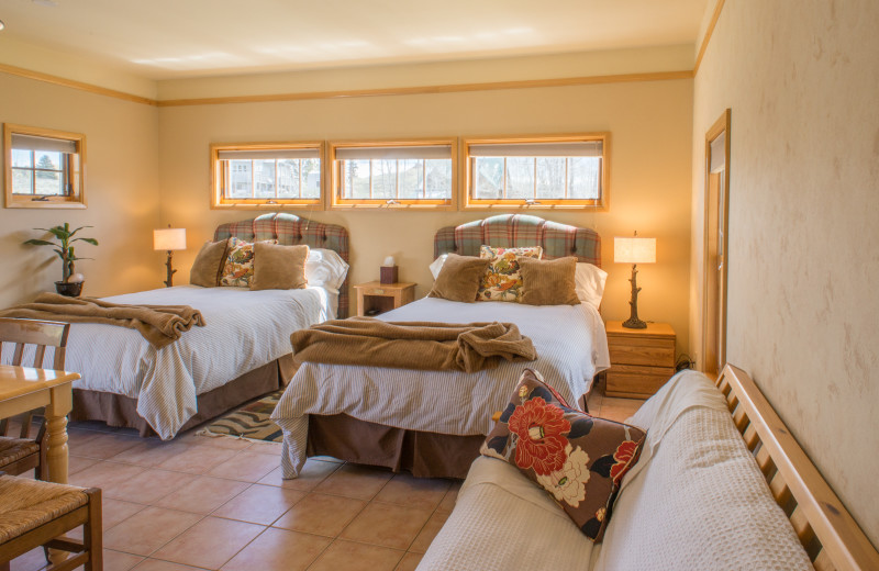 Guest room at Twin Lakes Roadlodge.