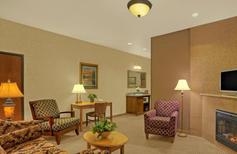 Jacuzzi Suite at Rushmore Express Inn & Family Suites.