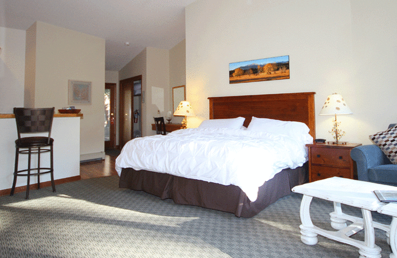 Guest room at Boulder Brook on Fall River.