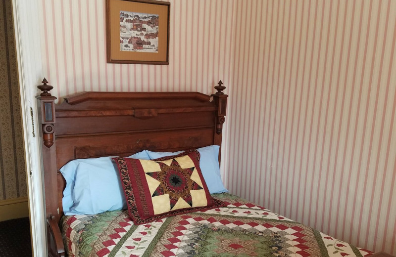 Guest room at Eagles on the River and Anderson House Hotel.