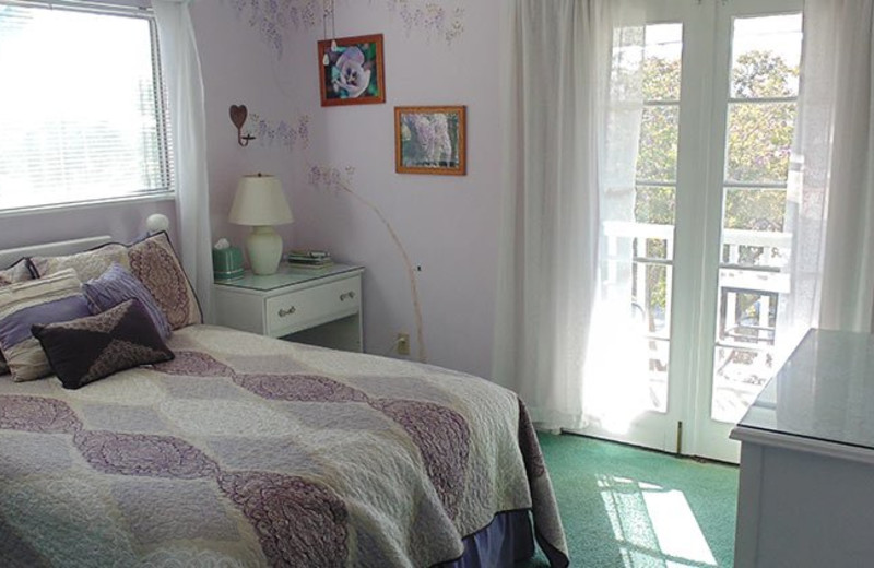 Guest room at Plantation Bed and Breakfast.