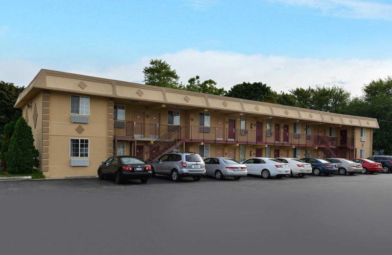 Exterior view of Econo Lodge - St. Joseph.