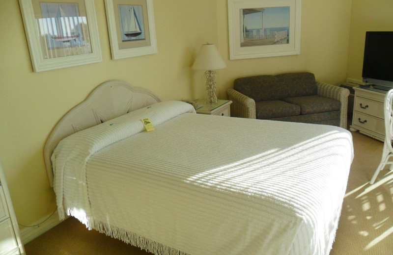 Guest bed at Edison Beach House.