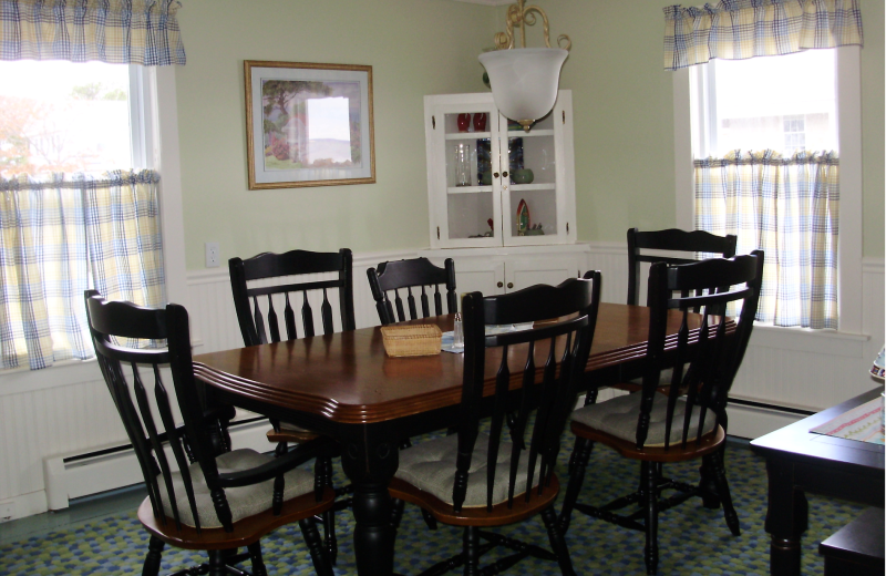 Rental dining room at Saco Bay Rentals.