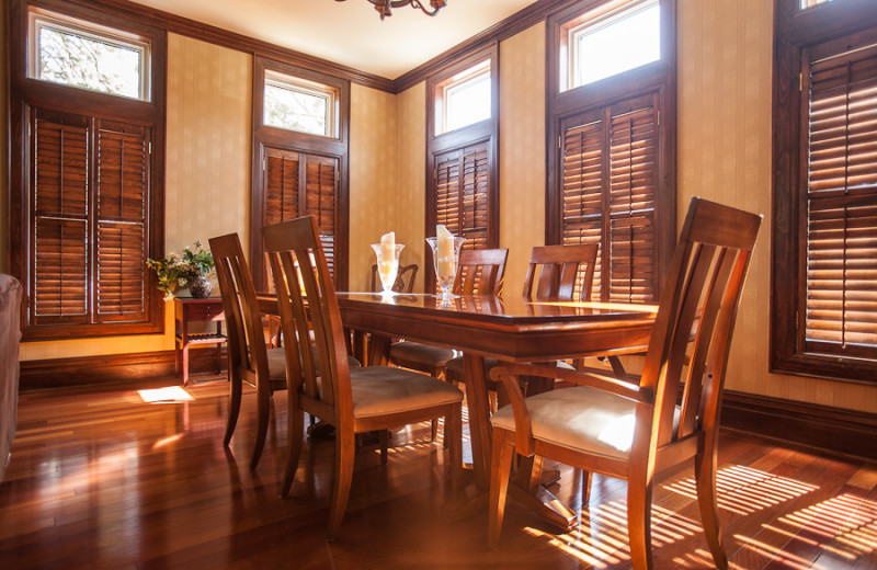 Dining Area at Niagara Holiday Rentals