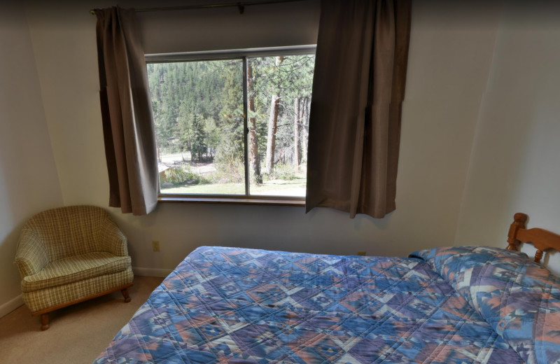 Cabin bedroom at Workshire Lodge.