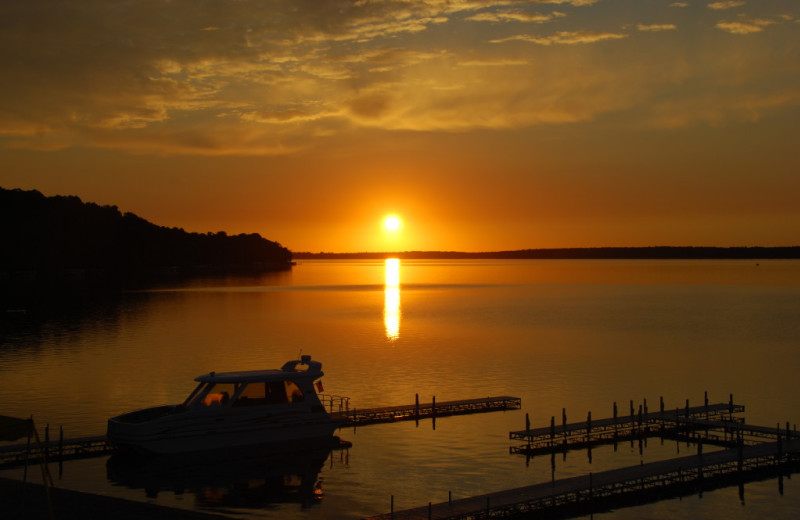 Lake sunset at Quarterdeck Resort.