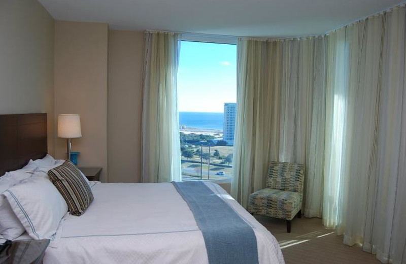 Guest room at The Palms of Destin Resort & Conference Center.