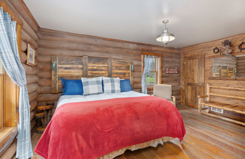 Eagle's Nest Cabin bedroom at Red Horse Mountain Ranch.