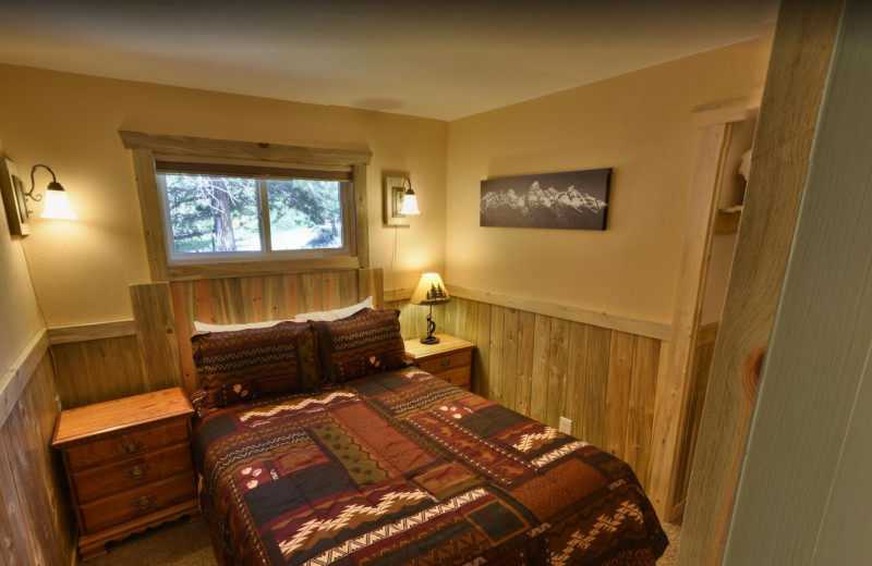 Cabin bedroom at Workshire Lodge.