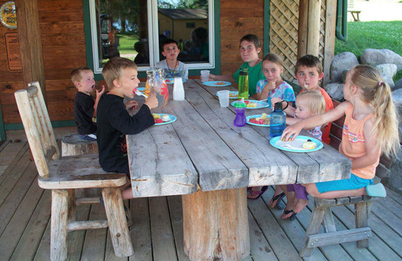 Family picnic at Eagle Ridge Resort.