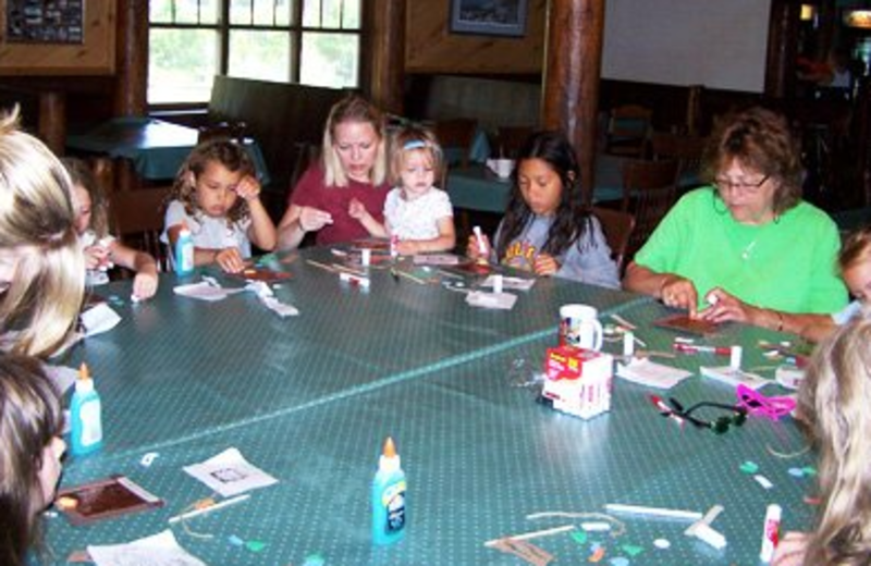 Crafts at Isle O' Dreams Lodge.