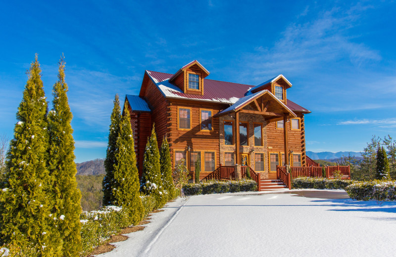 Cabin exterior at SmokyMountains.com.