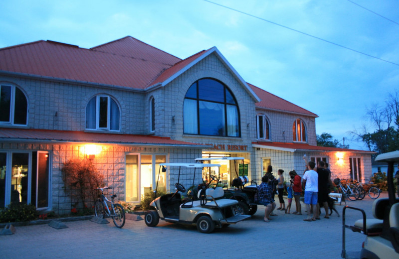 Exterior view of Golden Beach Resort.