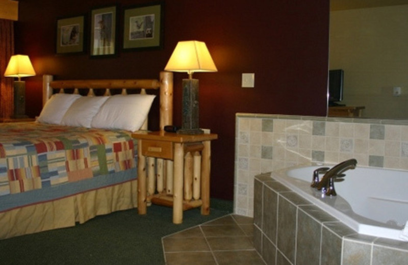 Suite with jacuzzi at Three Bears Lodge.