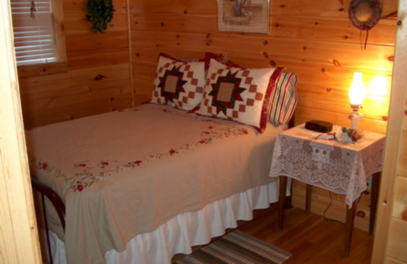 Cabin bedroom at Avenair Mountain Cabins.