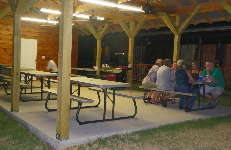 Picnic area at Hochatown Country Lodge.