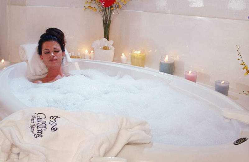 Romantic Tubs at Gullwing Beach Resort
