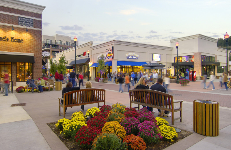 Shopping near Golden Arrow Resort.