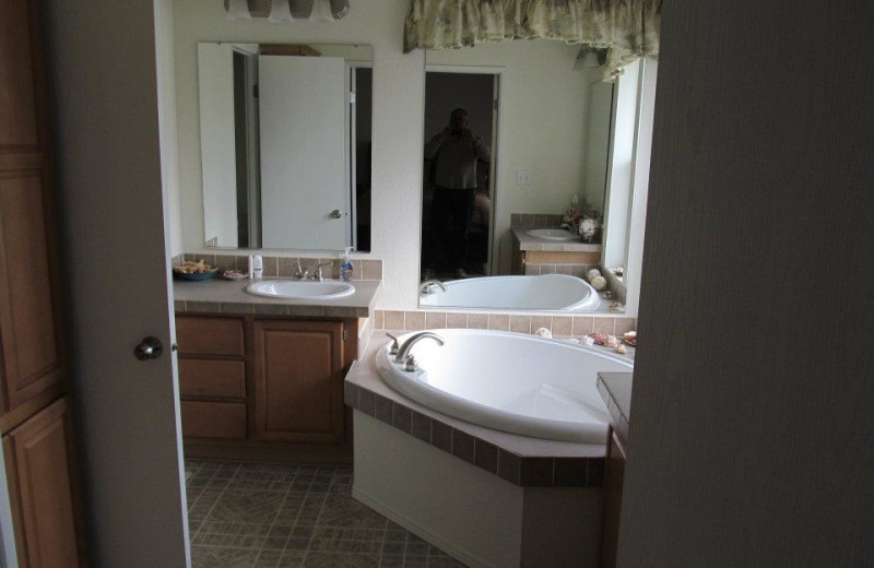 Cabin bathroom at Pleasure Cove.