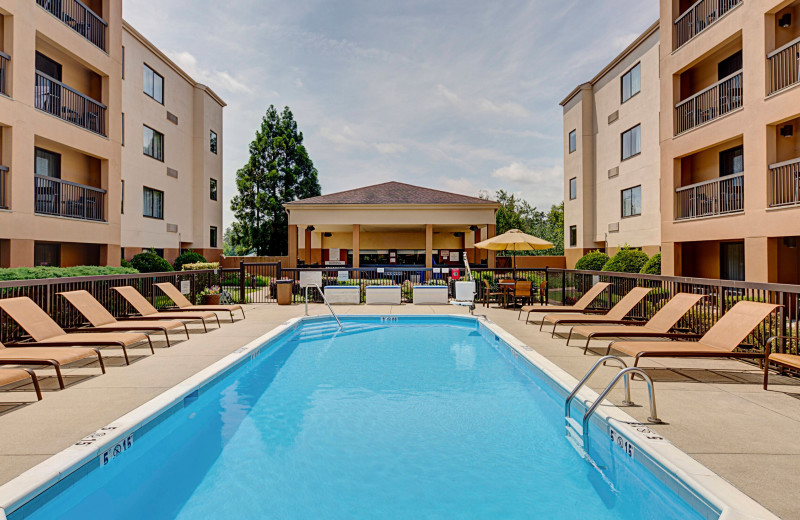 Outdoor pool at Courtyard by Marriott Durham Near Duke University/Downtown.