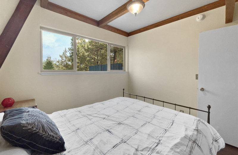 Rental bedroom at Sisters Vacation Rentals.