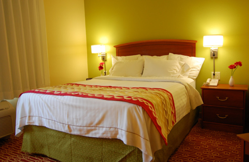 Guest bedroom at TownePlace Suites Dallas Plano.