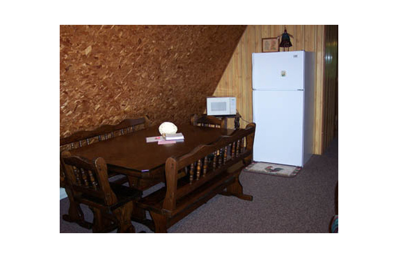 Cabin dining room at Hocking Hills Cozy Cabins.